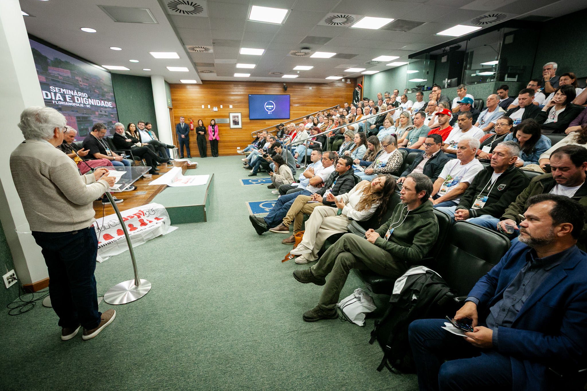 2025_10_29_Pe Vilson participa de seminário sobre moradia digna na ALESC - Foto de Bruno Collaço 4