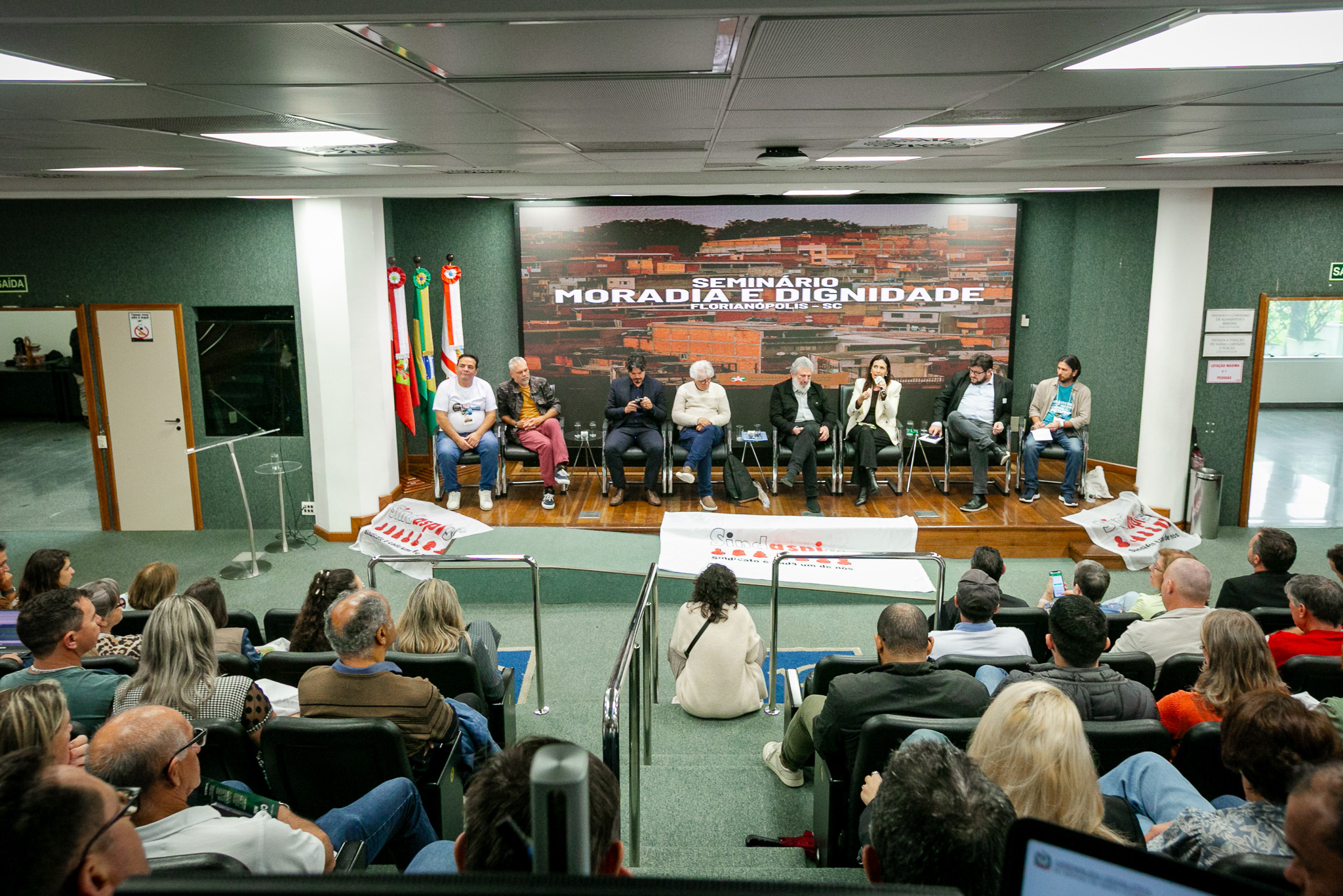 2025_10_29_Pe Vilson participa de seminário sobre moradia digna na ALESC - Foto de Bruno Collaço 7