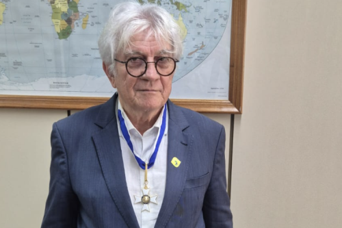 Padre Vilson Groh recebe condecoração nacional em Brasília